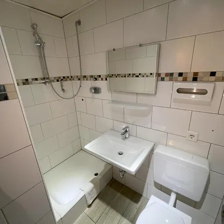 Einzelzimmer Mit Balkon - Gastehaus Rossle 1 * Ottenhausen